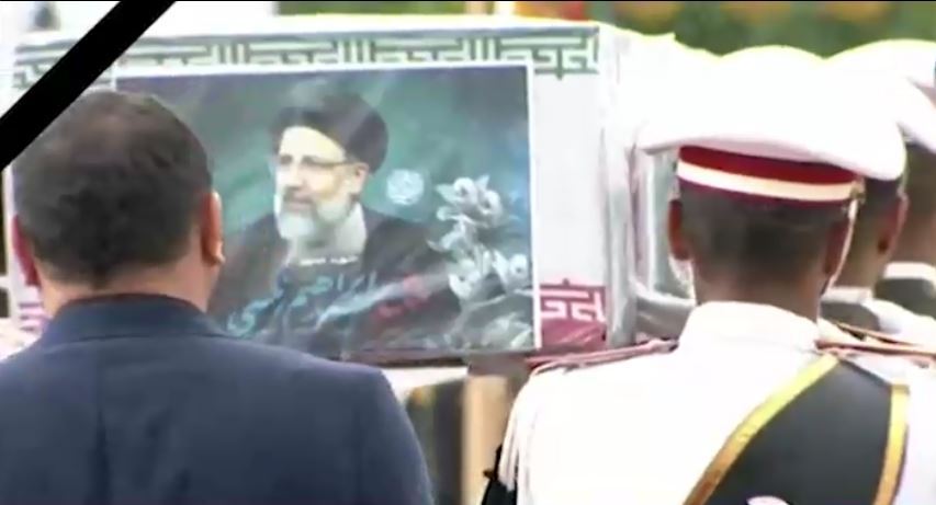 هواپیمای حامل پیکرهای مطهر رئیس جمهور و شهدای خدمت وارد تهران شد+ فیلم و عکس هواپیمای حامل پیکرهای مطهر رئیس جمهور و شهدای خدمت وارد تهران شد+ فیلم و عکس