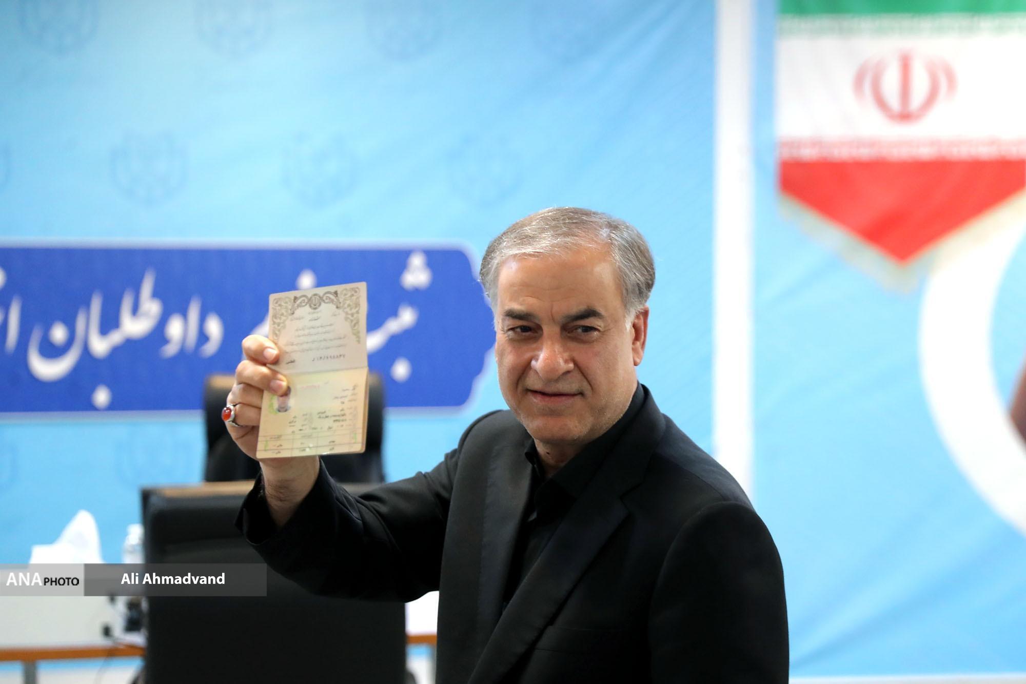ثبت نام نهایی ۹ نفر در انتخابات ریاست جمهوری/ همتی چراغ نهم را روشن کرد+ عکس و فیلم ثبت نام نهایی ۹ نفر در انتخابات ریاست جمهوری/ همتی چراغ نهم را روشن کرد+ عکس و فیلم