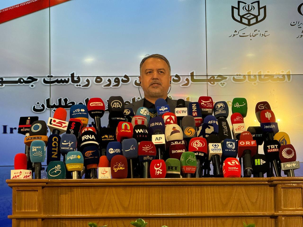 آخرین اخبار انتخابات ریاست جمهوری ۱۴۰۳/ چهرههای شاخص سیاسی در مسیر وزارت کشور آخرین اخبار انتخابات ریاست جمهوری ۱۴۰۳/ چهرههای شاخص سیاسی در مسیر وزارت کشور