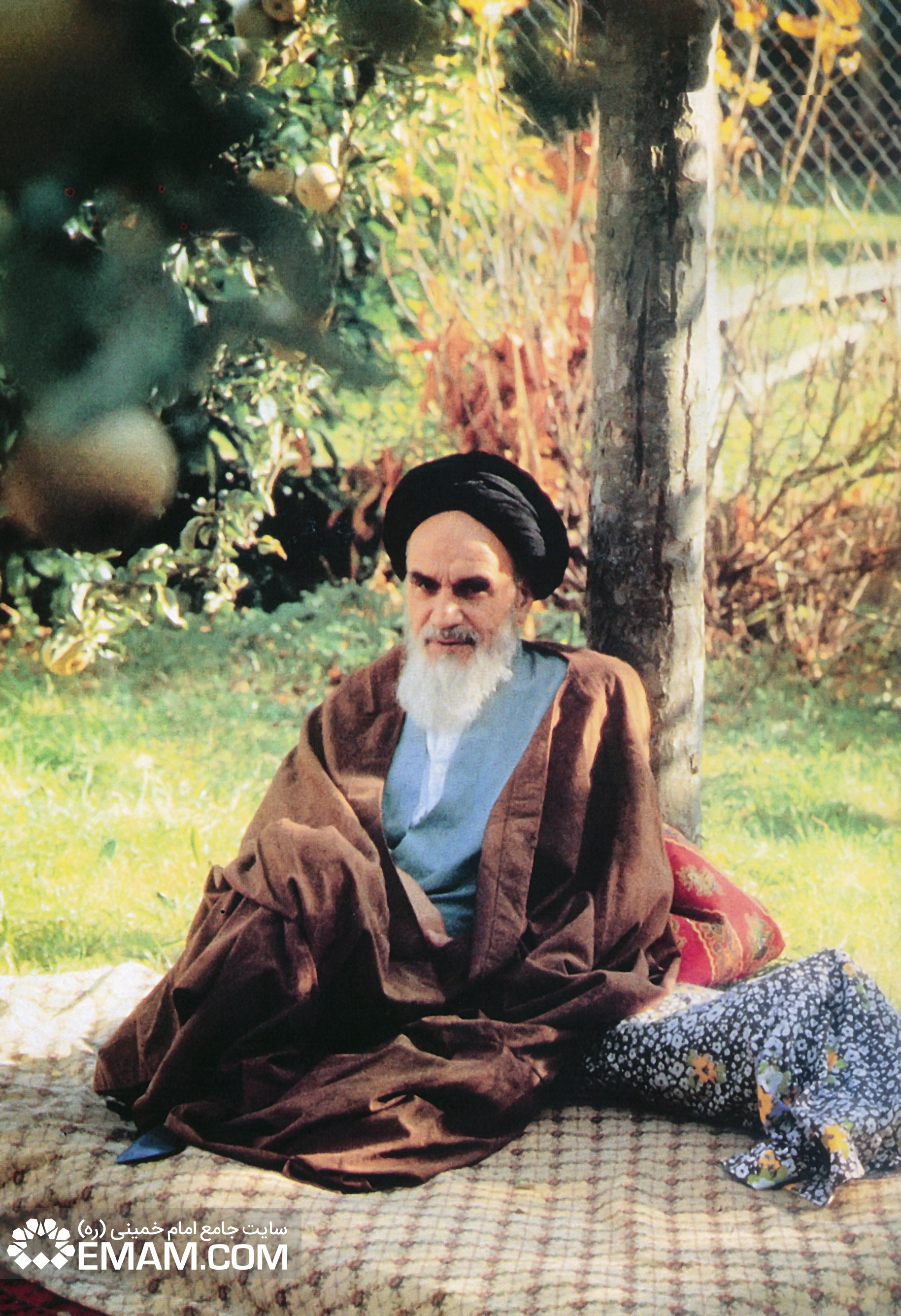 با مردی که از فراسوی باور ما میآمد/ این شیخ را نگین کنید با مردی که از فراسوی باور ما میآمد/ این شیخ را نگین کنید