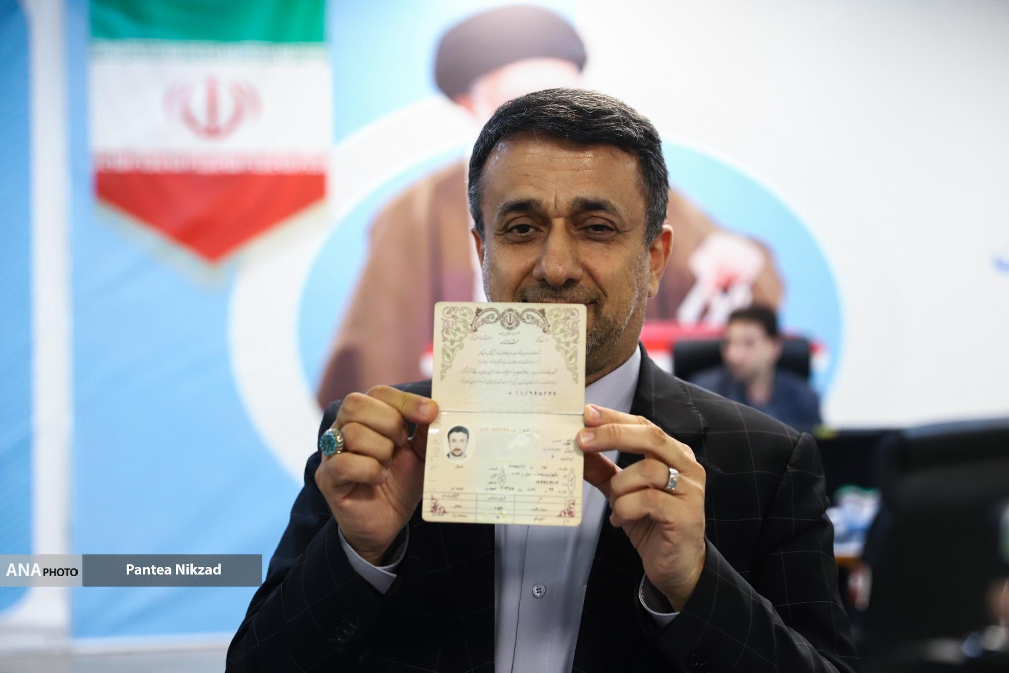 ترافیک انتخاباتی در فاطمی/ از احمدینژاد تا اسماعیلی و زریبافان وارد عرصه انتخابات شدند ترافیک انتخاباتی در فاطمی/ از احمدینژاد تا اسماعیلی و زریبافان وارد عرصه انتخابات شدند