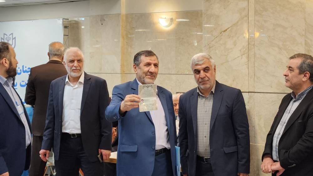 ترافیک انتخاباتی در فاطمی/ از احمدینژاد تا اسماعیلی و زریبافان وارد عرصه انتخابات شدند ترافیک انتخاباتی در فاطمی/ از احمدینژاد تا اسماعیلی و زریبافان وارد عرصه انتخابات شدند