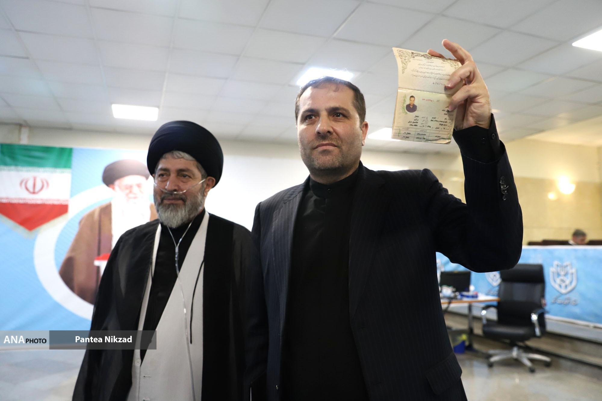 ترافیک انتخاباتی در فاطمی/ به صف شدن نمایندگان دوره یازدهم برای ریاست جمهوری ترافیک انتخاباتی در فاطمی/ به صف شدن نمایندگان دوره یازدهم برای ریاست جمهوری