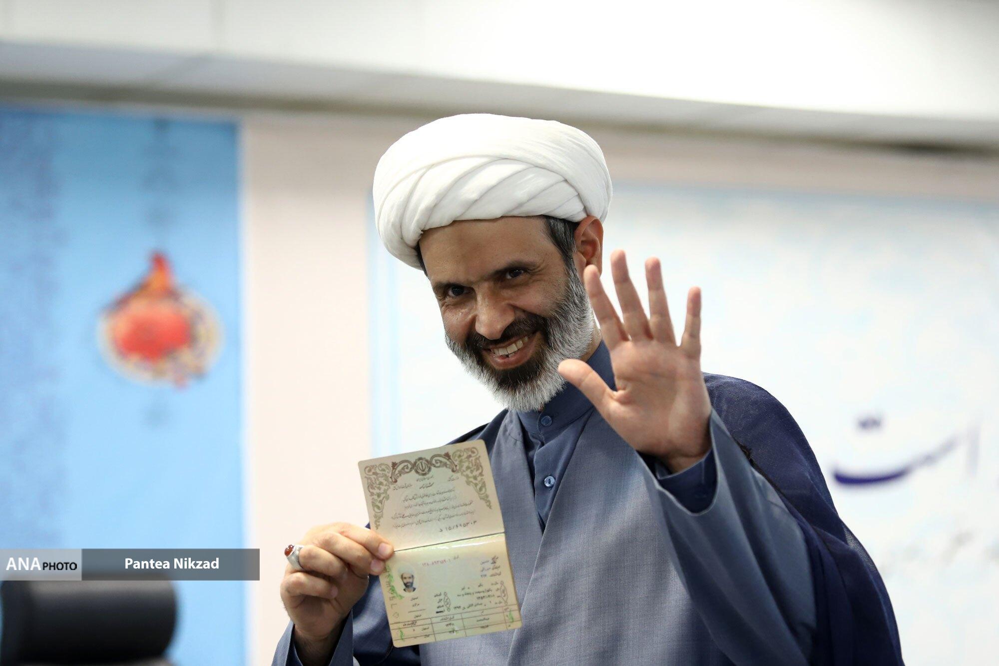 ترافیک انتخاباتی در فاطمی/ به صف شدن نمایندگان دوره یازدهم برای ریاست جمهوری ترافیک انتخاباتی در فاطمی/ به صف شدن نمایندگان دوره یازدهم برای ریاست جمهوری