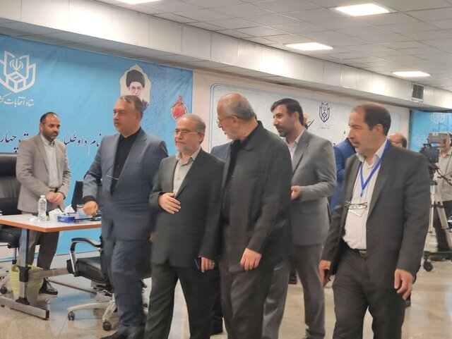 ترافیک انتخاباتی در فاطمی/ به صف شدن نمایندگان دوره یازدهم برای ریاست جمهوری/ تعداد داوطلبان به ۳۷ نفر رسید ترافیک انتخاباتی در فاطمی/ به صف شدن نمایندگان دوره یازدهم برای ریاست جمهوری/ تعداد داوطلبان به ۳۷ نفر رسید