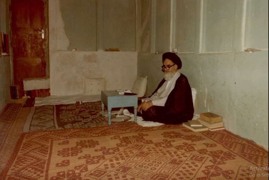 امام خمینی (ره) و احیای تفکّر دینی امام خمینی (ره) و احیای تفکّر دینی