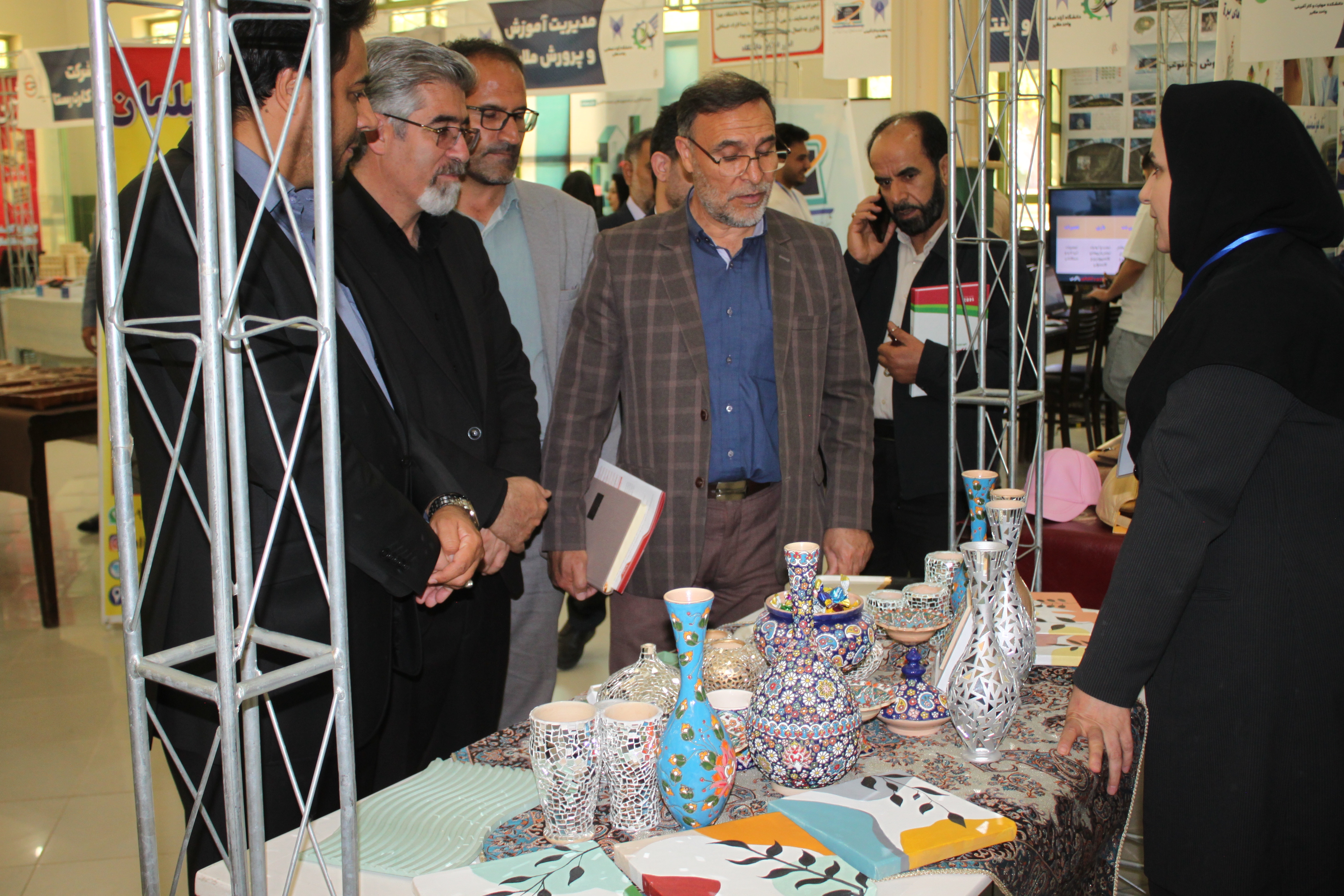 درصد کمی از دانشآموختگان دانشگاهها جذب بازار کار مرتبط با رشتهشان میشوند! درصد کمی از دانشآموختگان دانشگاهها جذب بازار کار مرتبط با رشتهشان میشوند!