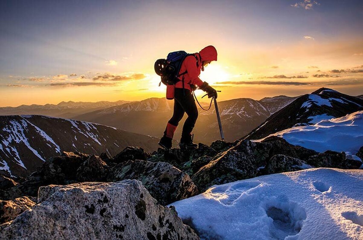صعود ورزشکار دانشگاه آزاد شهرکرد به ۳۱ قله شاخص و مرتفع کشور
