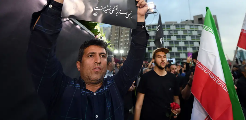 پوشش مراسم تشییع شهدای خدمت از سوی رسانه‌های خارجی/ تأکید بر حضور انبوه جمعیت مردمی