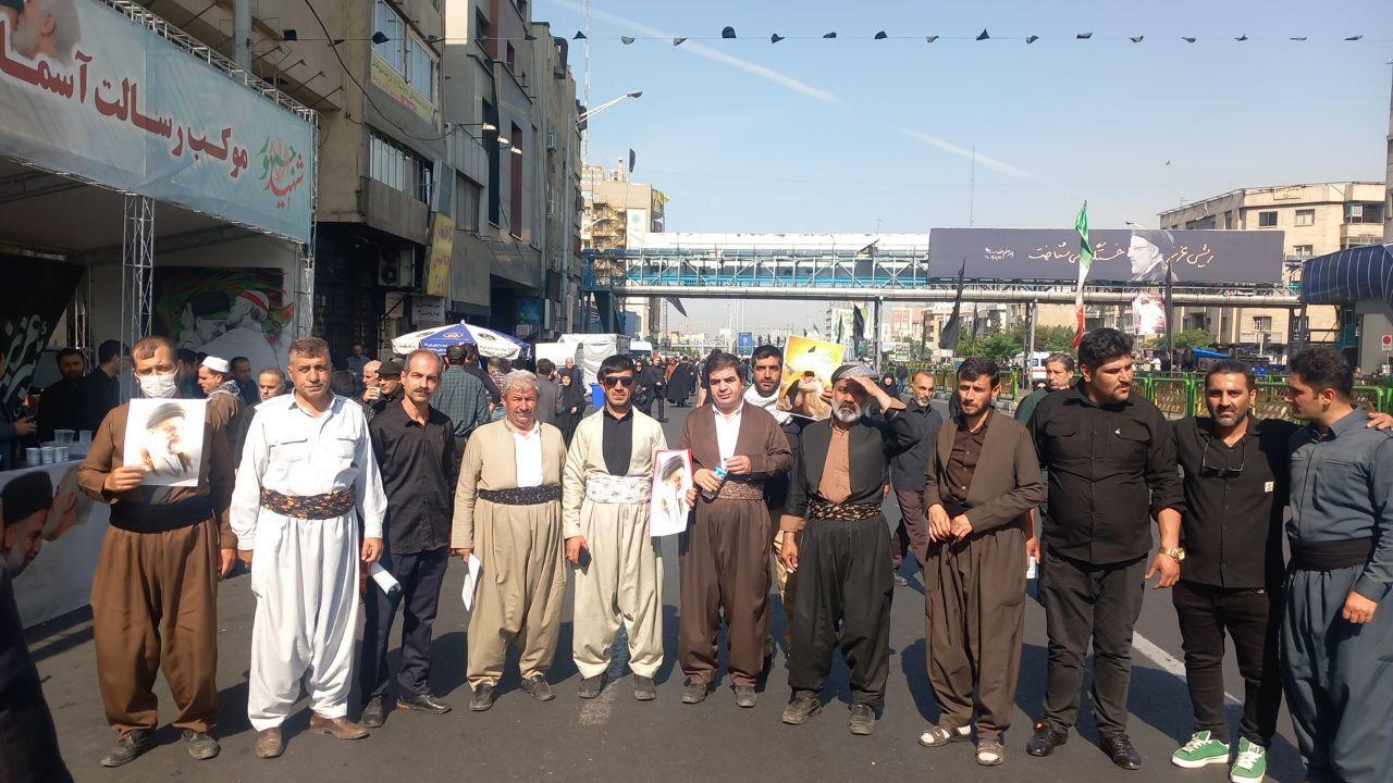 آغاز تشییع پیکر شهدای راه خدمت از دانشگاه تهران به سمت میدان آزادی آغاز تشییع پیکر شهدای راه خدمت از دانشگاه تهران به سمت میدان آزادی