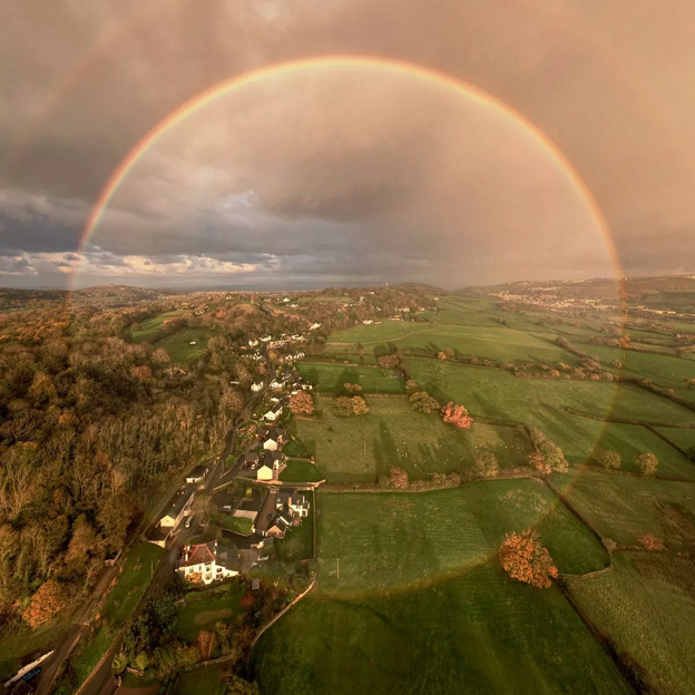 رنگین کمان‌ها یک دایره کامل را تشکیل می‌دهند!
