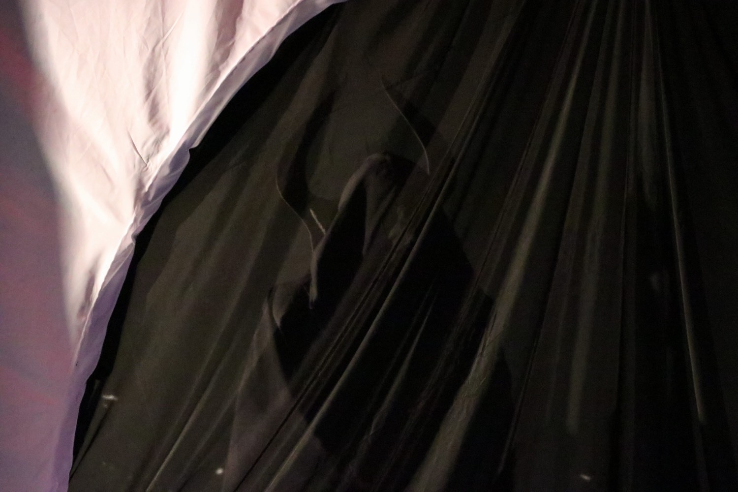 «قرار در قعر» روایتی از دفن در چاه اشتباهات/ استفاده از کهن الگوها برای اجرای نمایش «قرار در قعر» روایتی از دفن در چاه اشتباهات/ استفاده از کهن الگوها برای اجرای نمایش