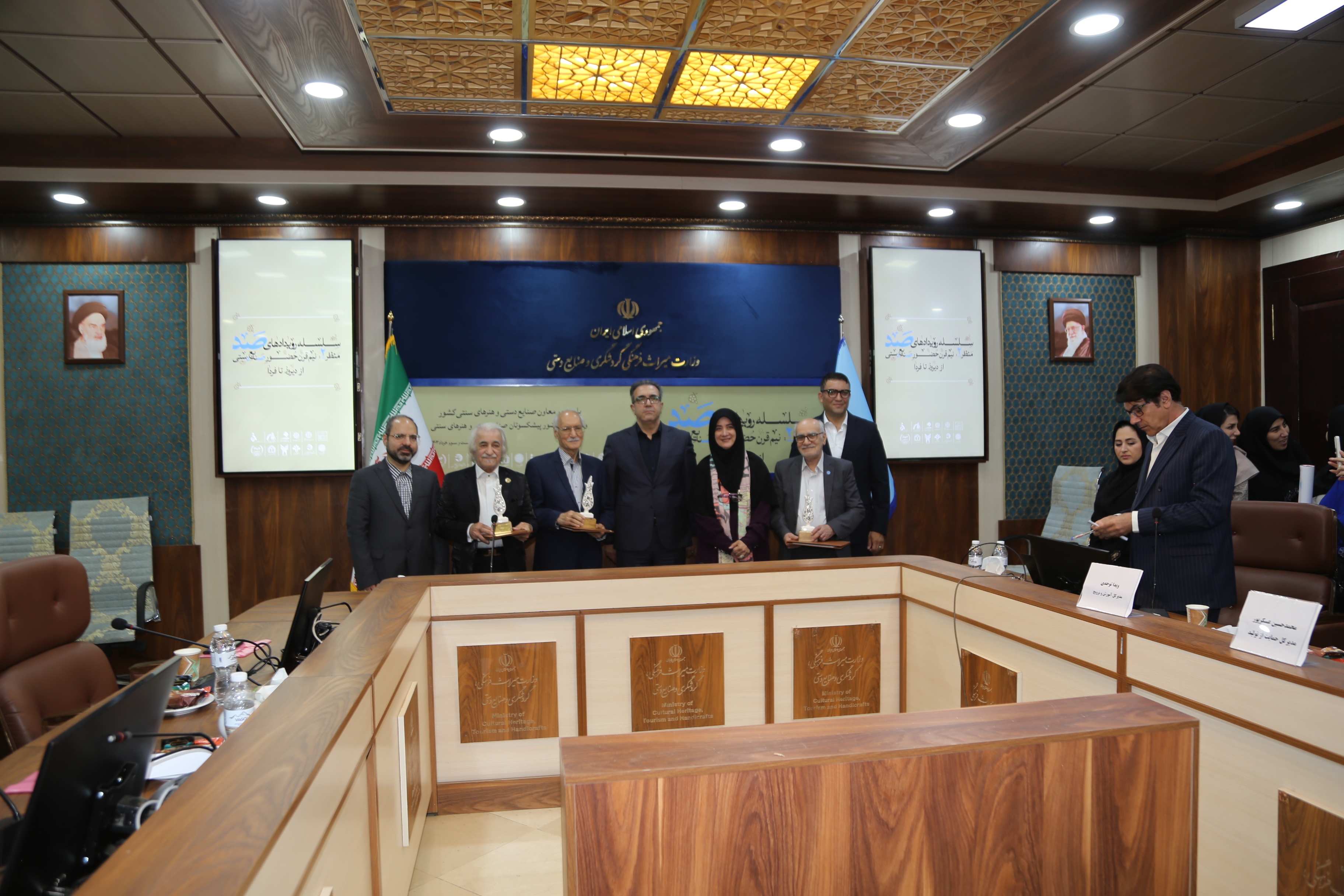 ارتباط میرات فرهنگی و دانشگاهها زمینهساز تجارت در صنایع خلّاق فرهنگی است ارتباط میرات فرهنگی و دانشگاهها زمینهساز تجارت در صنایع خلّاق فرهنگی است