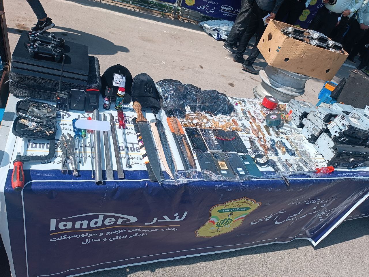 نمایش کشفیات سارقان و مالخران در پلیس آگاهی تهران +عکس نمایش کشفیات سارقان و مالخران در پلیس آگاهی تهران +عکس