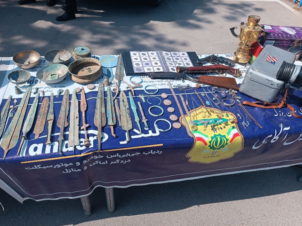 نمایش کشفیات سارقان و مالخران در پلیس آگاهی تهران +عکس نمایش کشفیات سارقان و مالخران در پلیس آگاهی تهران +عکس