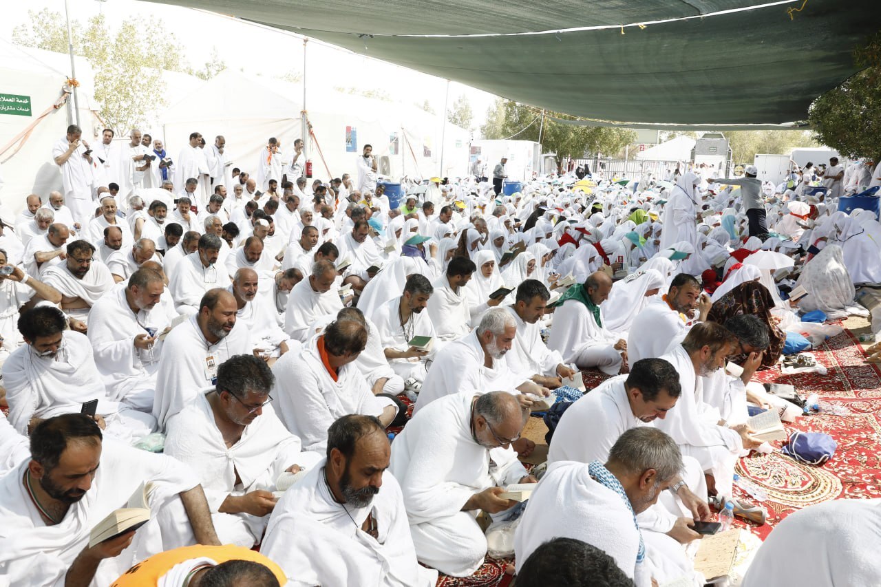 حاشیههای برگزاری دعای عرفه حجاج در عرفات+ فیلم حاشیههای برگزاری دعای عرفه حجاج در عرفات+ فیلم