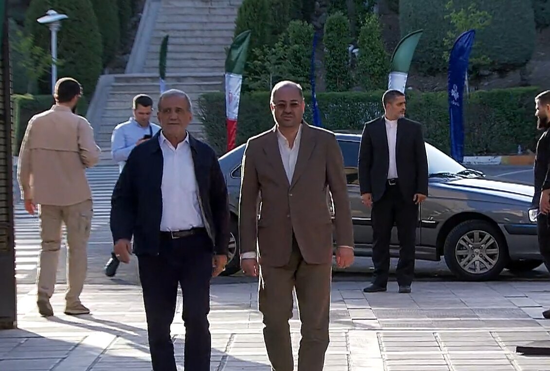 نامزدهای انتخابات ریاست جمهوری وارد محل مناظره شدند نامزدهای انتخابات ریاست جمهوری وارد محل مناظره شدند