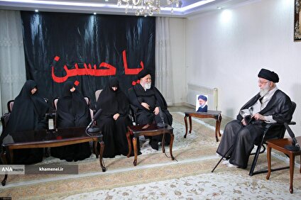 حضور رهبر انقلاب در منزل رئیس‌جمهور شهید حجت‌الاسلام رئیسی