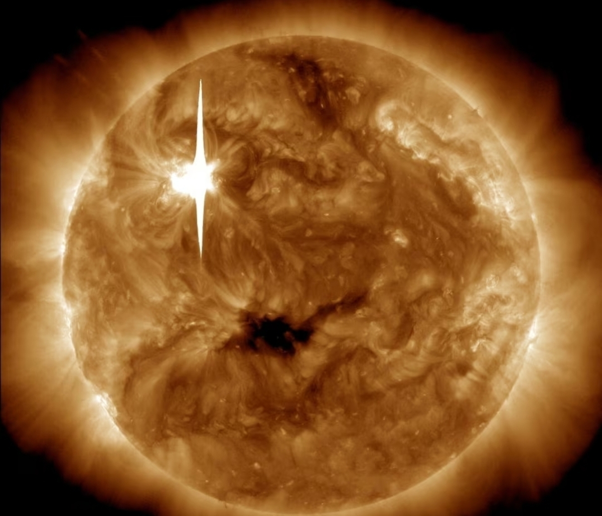 میدان مغناطیسی خورشید نزدیک به سطح است