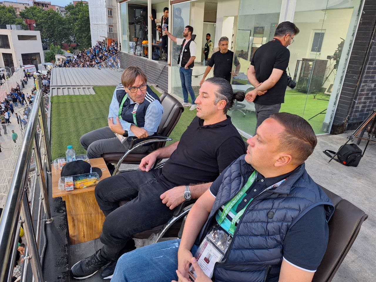 حاشیه بازی نساجی و استقلال| حضور مربیان تیم ملی و تشویق ناصر حجازی توسط هواداران نساجی/ ادای احترام به شهدای خدمت+عکس حاشیه بازی نساجی و استقلال| حضور مربیان تیم ملی و تشویق ناصر حجازی توسط هواداران نساجی/ ادای احترام به شهدای خدمت+عکس