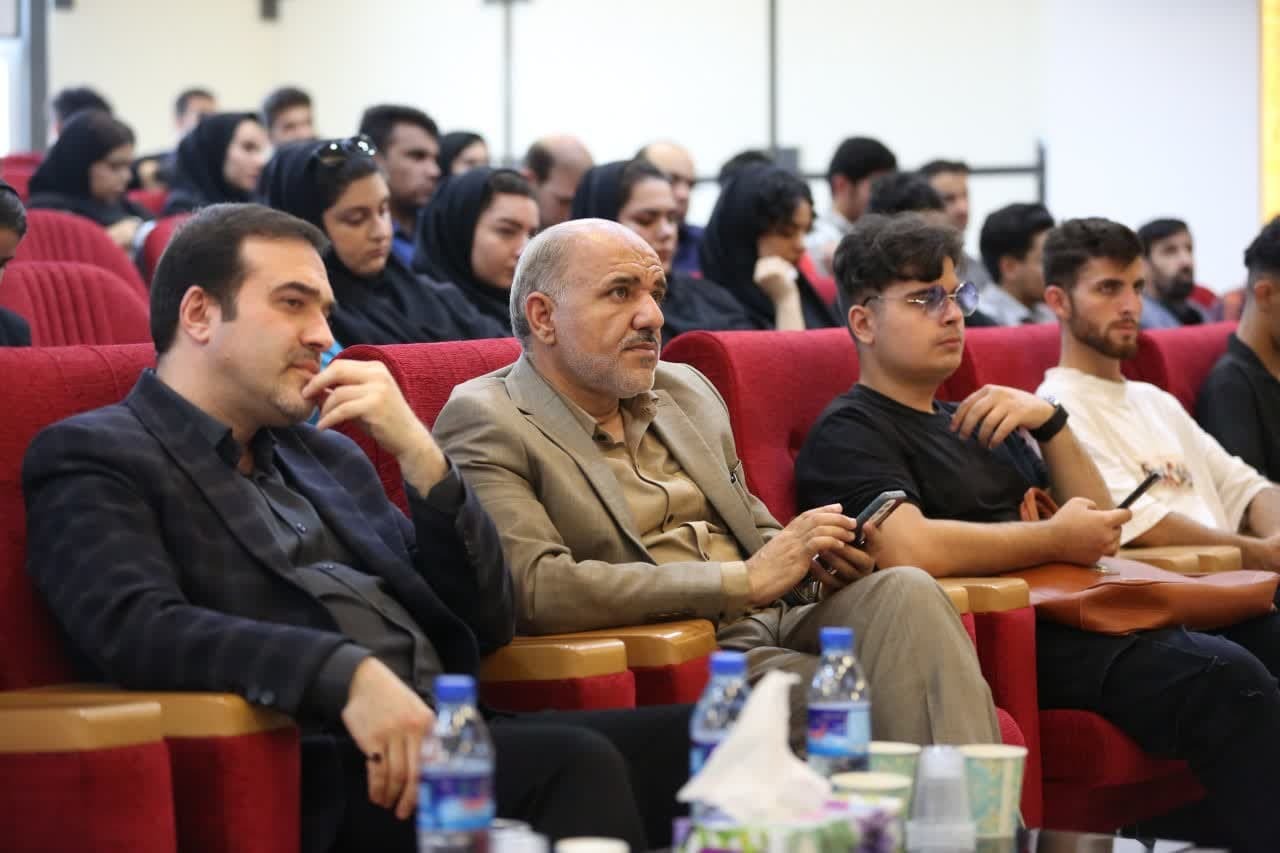 دانشگاه خلّاق و اثرگذار باید جایگاه رهبری در جامعه داشته باشد دانشگاه خلّاق و اثرگذار باید جایگاه رهبری در جامعه داشته باشد