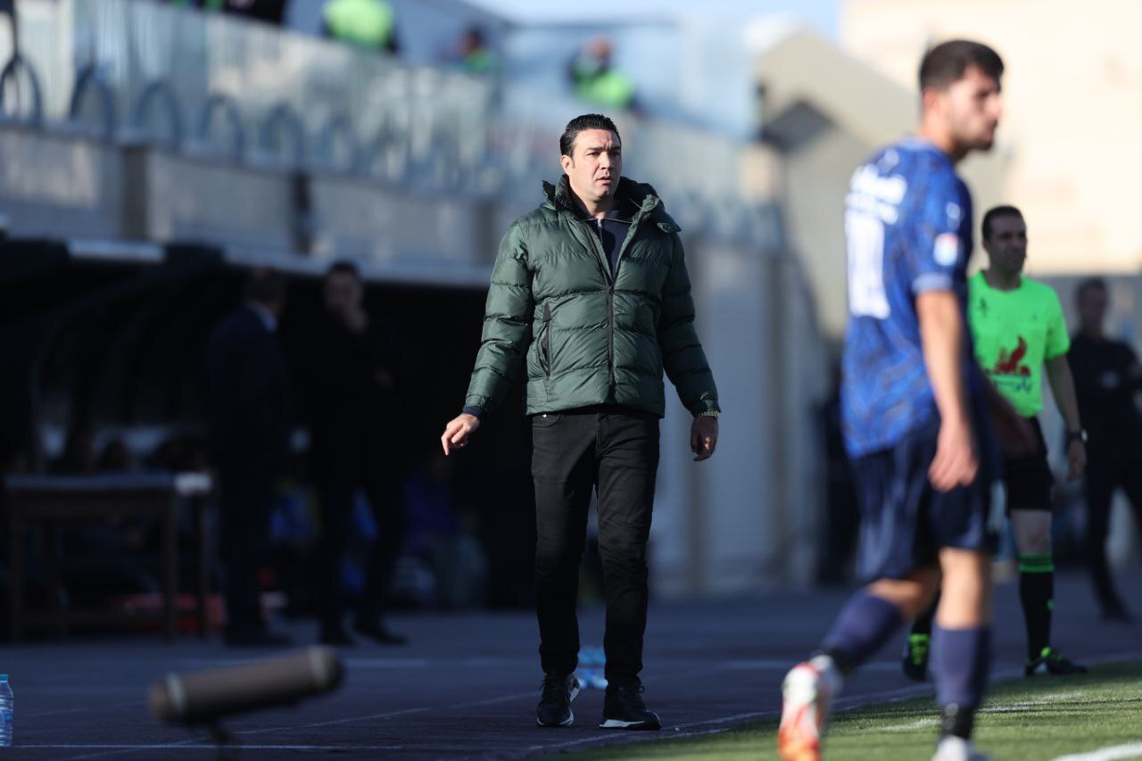 مرور حواشی آخرین تقابل استقلال و گلگهر| داد و فریاد سرمربی یونانی در راهروهای رختکن و صدور بیانیه در بین دو نیمه /«شیتیل» در بازی رفت هم تاثیر داشت!+تصاویر مرور حواشی آخرین تقابل استقلال و گلگهر| داد و فریاد سرمربی یونانی در راهروهای رختکن و صدور بیانیه در بین دو نیمه /«شیتیل» در بازی رفت هم تاثیر داشت!+تصاویر