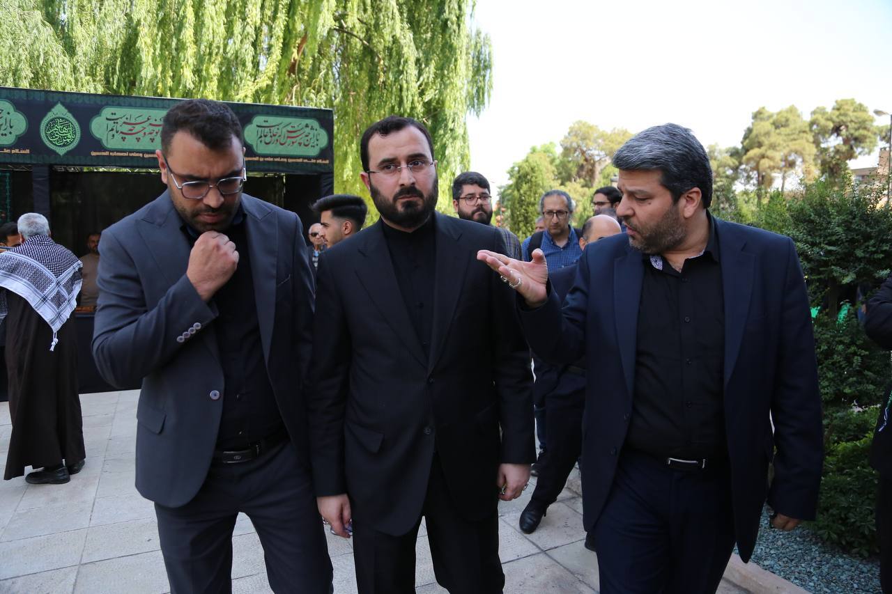 آیین ادای احترام اهالی فرهنگ، هنر و رسانه به رئیس جمهور شهید آیین ادای احترام اهالی فرهنگ، هنر و رسانه به رئیس جمهور شهید