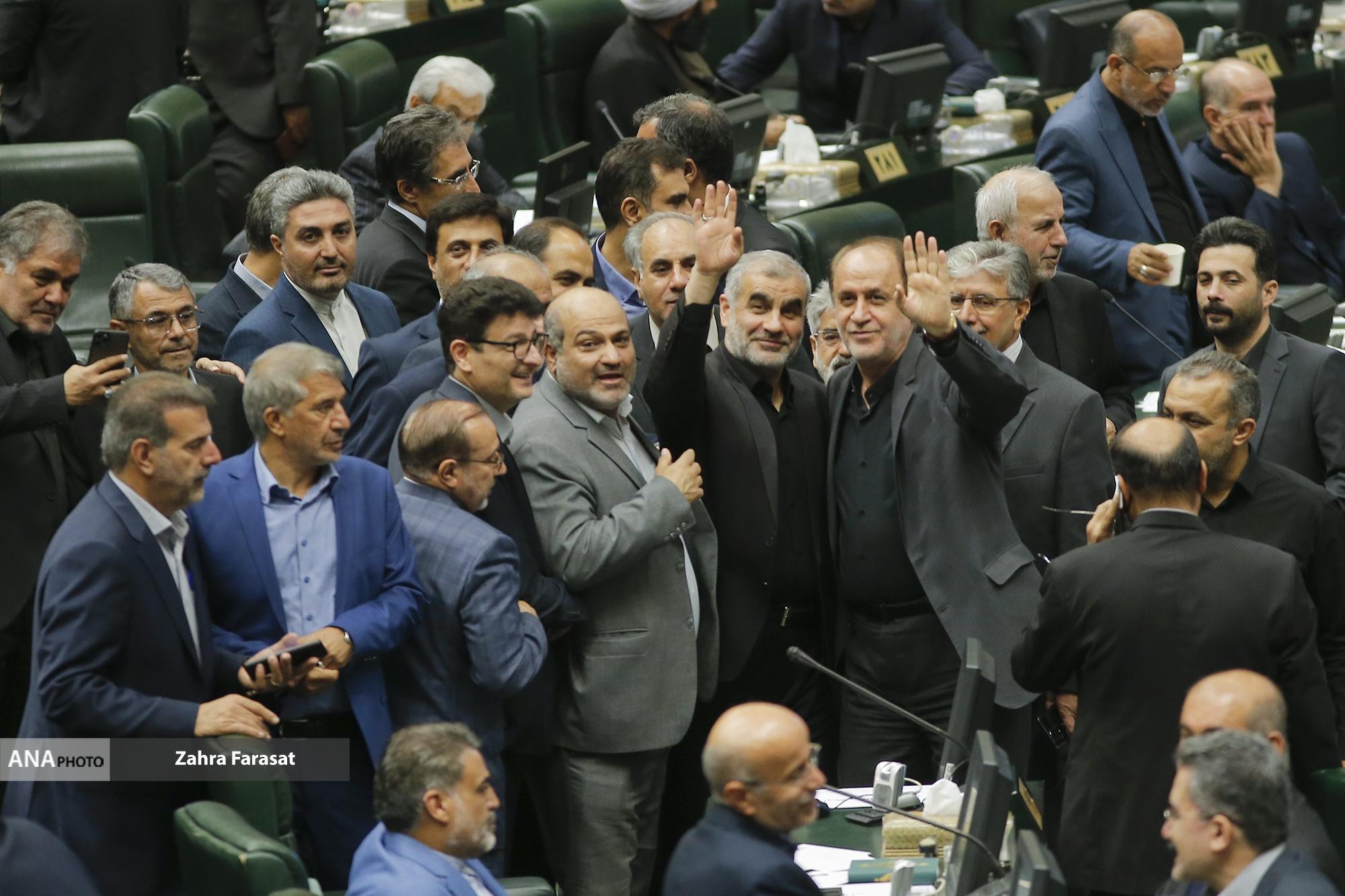 اعتماد نمایندگان به قالیباف/ اعضای هیئت رئیسه مجلس انتخاب شدند