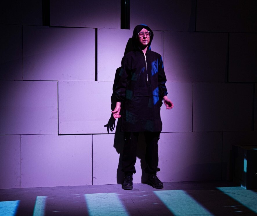 «صداهایی ورای تاریکی»؛ روایتی از شخصیت های حقوق بشر/ مرور زندگی قهرمان ها به بازی در یک نقش کمک می کند «صداهایی ورای تاریکی»؛ روایتی از شخصیت های حقوق بشر/ مرور زندگی قهرمان ها به بازی در یک نقش کمک می کند