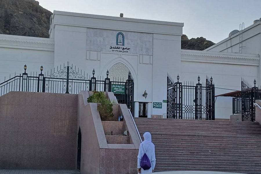 سفری با زائران ایرانی در بازدید از اماکن مقدس مدینه + عکس سفری با زائران ایرانی در بازدید از اماکن مقدس مدینه + عکس