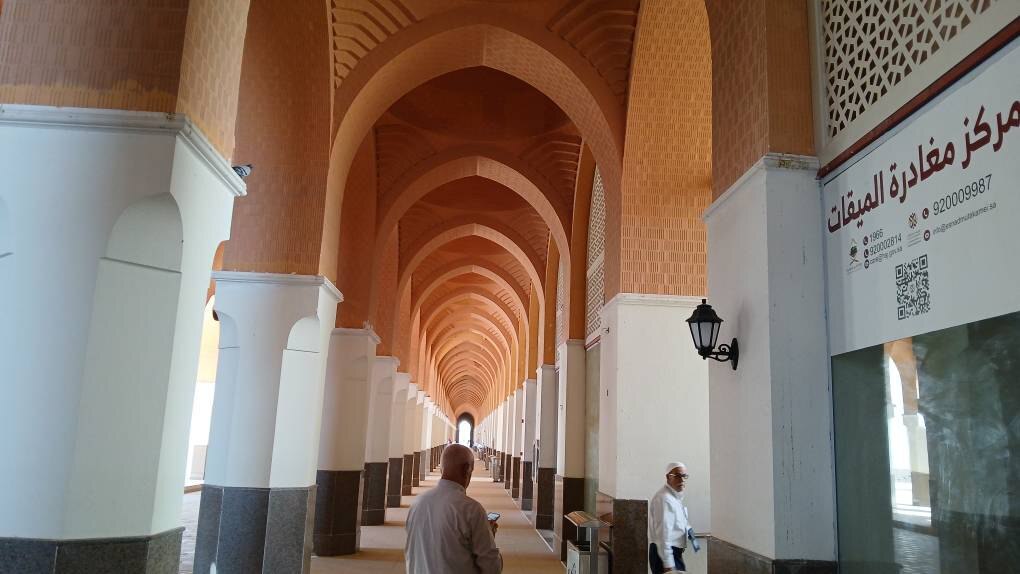 سفری با زائران ایرانی در بازدید از اماکن مقدس مدینه + عکس سفری با زائران ایرانی در بازدید از اماکن مقدس مدینه + عکس