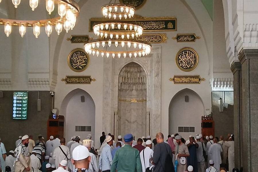 سفری با زائران ایرانی در بازدید از اماکن مقدس مدینه + عکس سفری با زائران ایرانی در بازدید از اماکن مقدس مدینه + عکس