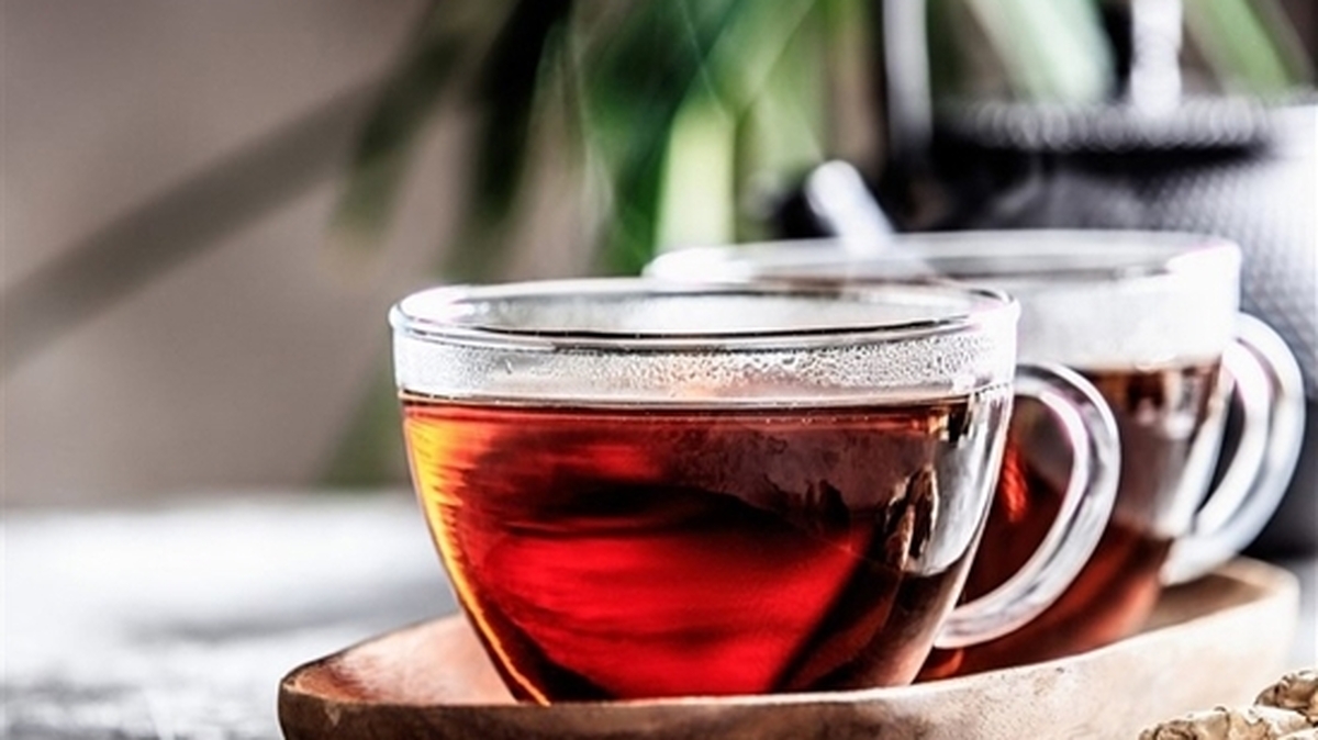 تاثیر مصرف کافئین زیاد بر بدن  از مصرف چای پررنگ اجتناب کنید