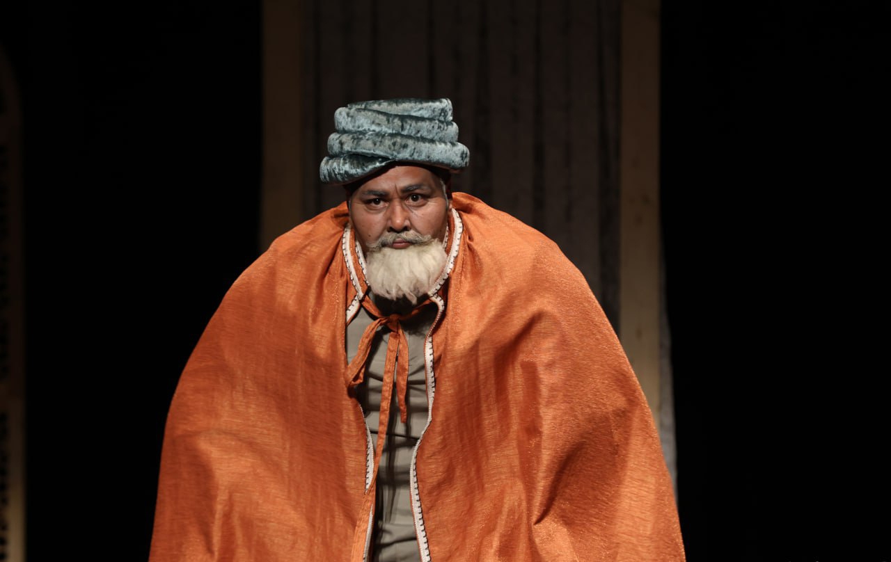 لطفا یک کمدی محترمانه ببینید!/سنگلج بخشی از تاریخ تئاتر است لطفا یک کمدی محترمانه ببینید!/سنگلج بخشی از تاریخ تئاتر است