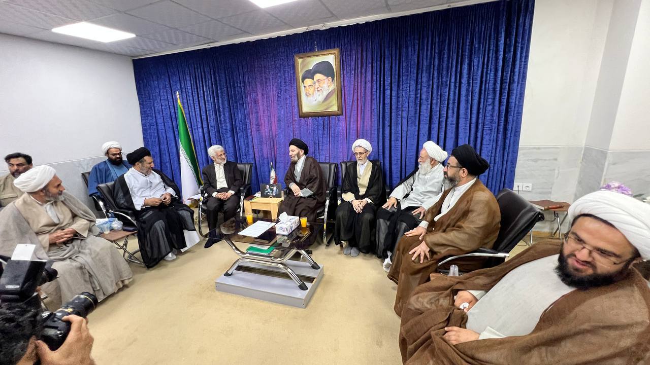 ورود «جلیلی» به لرستان/ سخنرانی جلیلی در جمع هواداران خود در خرمآباد آغاز شد+ فیلم ورود «جلیلی» به لرستان/ سخنرانی جلیلی در جمع هواداران خود در خرمآباد آغاز شد+ فیلم