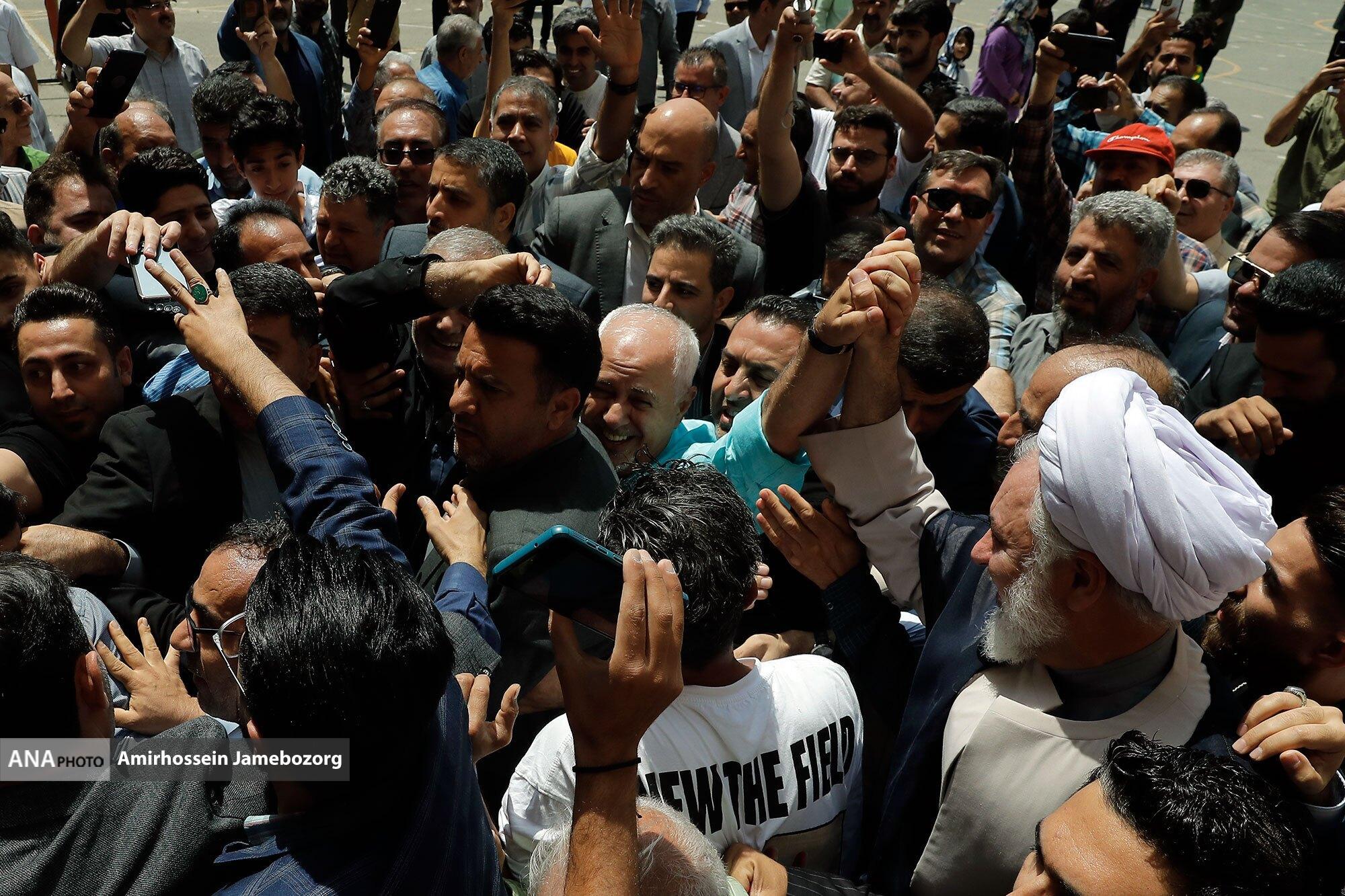 نگاهی به انتخابات از دوربین آنا نگاهی به انتخابات از دوربین آنا