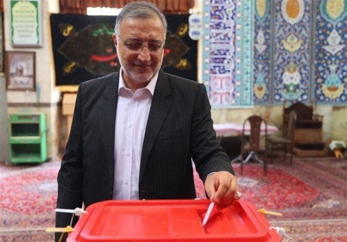 زاکانی در مسجد «عیسی‌خان وزیر» رای خود را به صندوق انداخت