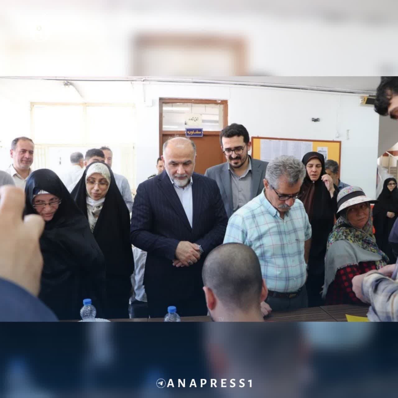 حماسه حضور ملت ایران در گام دوم انتخابات/ شور و شوق کم‌سابقه پای صندوق‌های رأی + فیلم و عکس