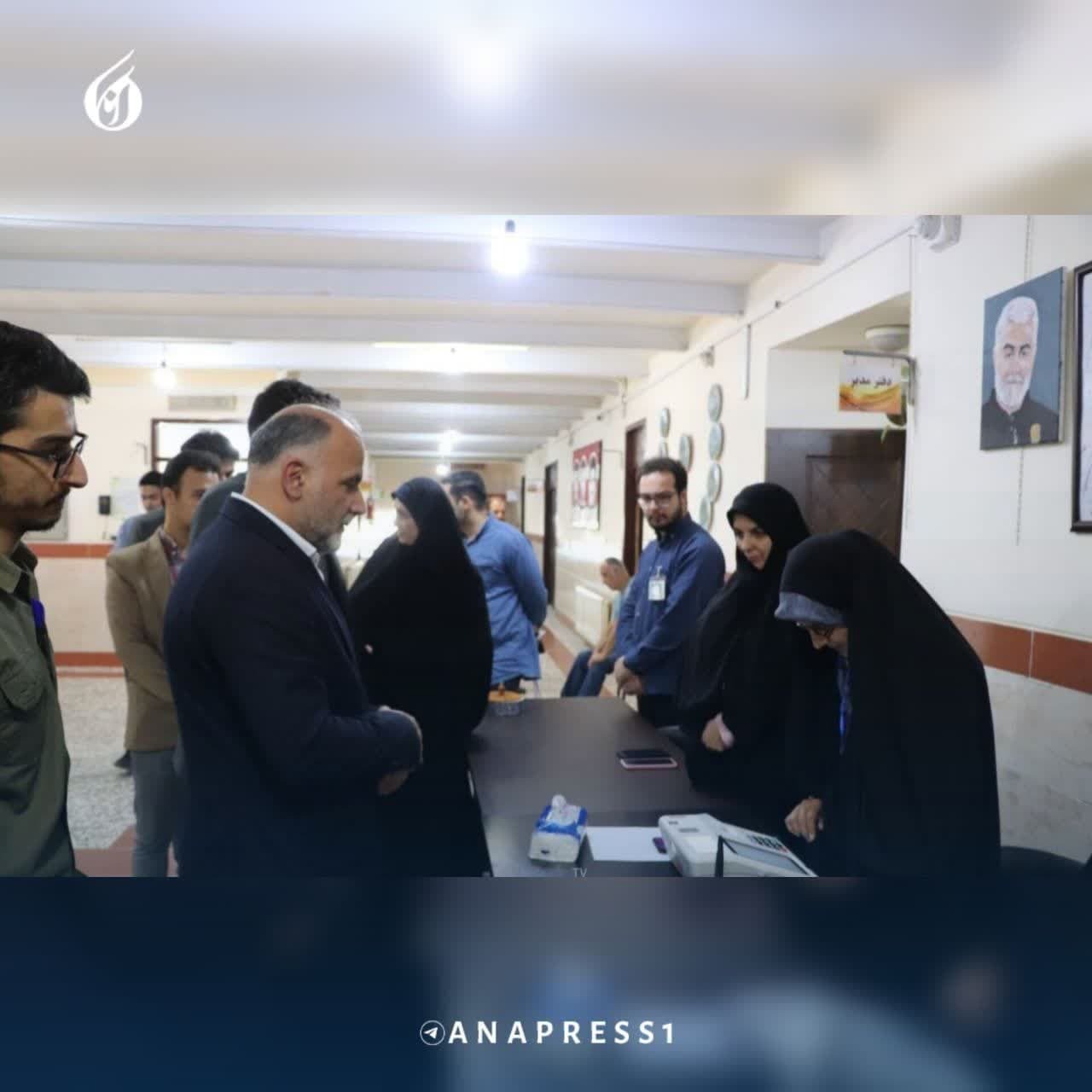 حماسه حضور ملت ایران در گام دوم انتخابات/ شور و شوق کم‌سابقه پای صندوق‌های رأی + فیلم و عکس