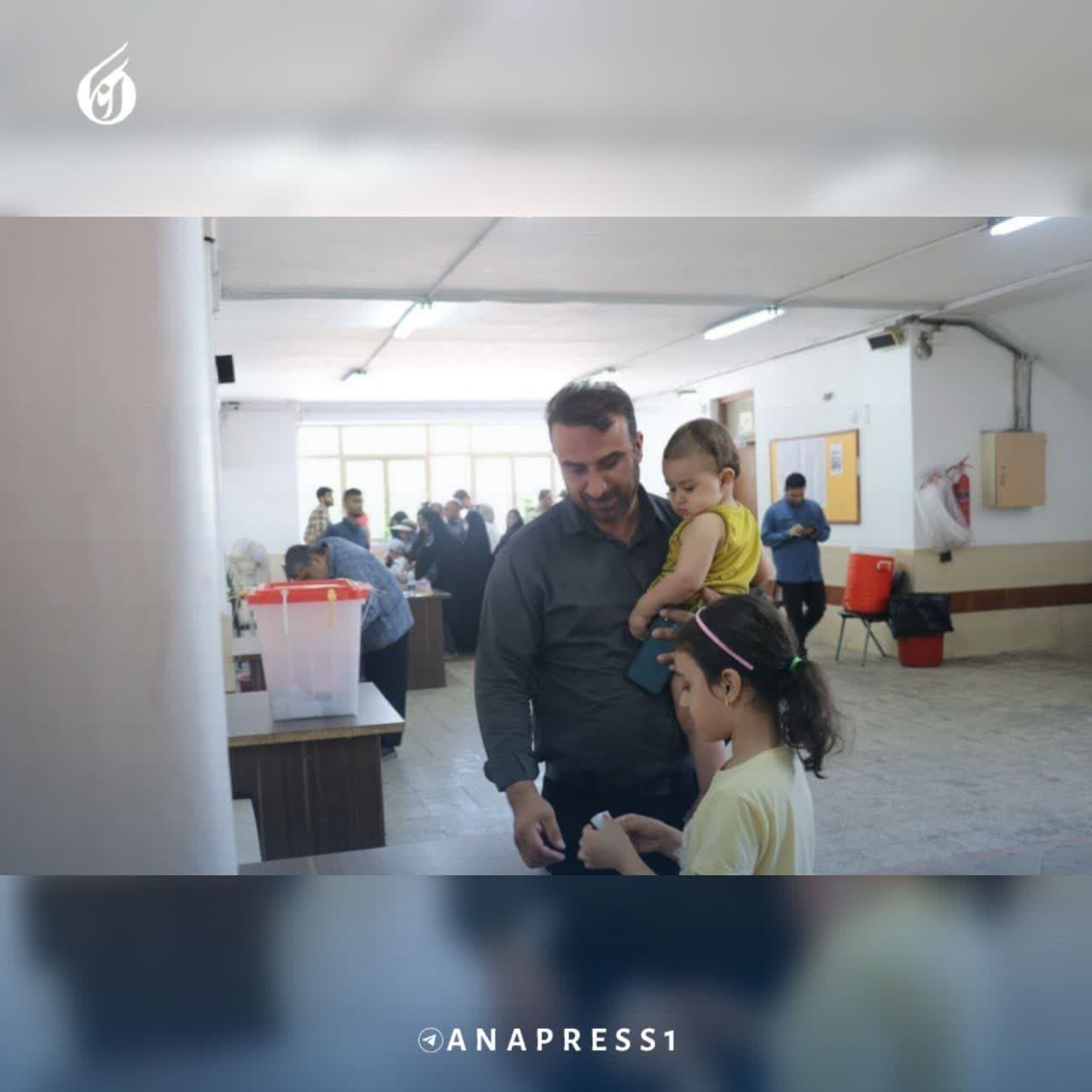 حماسه حضور ملت ایران در گام دوم انتخابات/ شور و شوق کم‌سابقه پای صندوق‌های رأی + فیلم و عکس