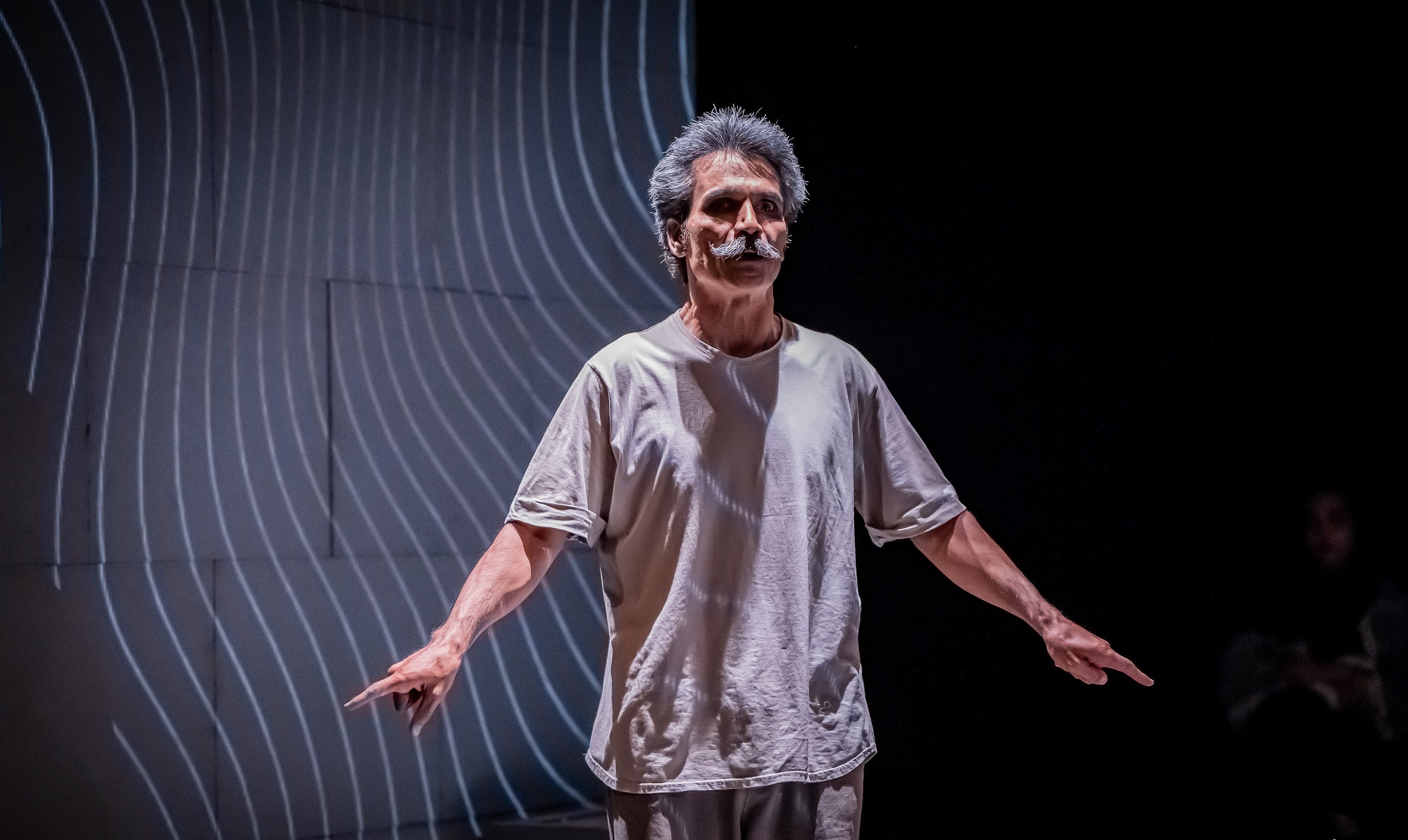 روایتهایی یک صدا برای آزادی و دفاع از حقوق انسانها/«بخشش» رسالت اصلی نمایش روایتهایی یک صدا برای آزادی و دفاع از حقوق انسانها/«بخشش» رسالت اصلی نمایش