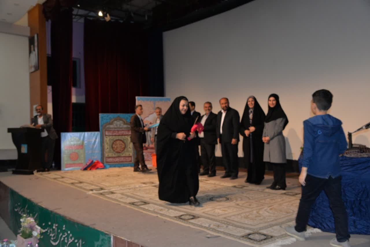 روزنامه‌نگاری که با «نی‌لبک» شاعر شد؛ چالش با مشاعره مشروط/ کاش یک ساعت شقایق می‌شدم