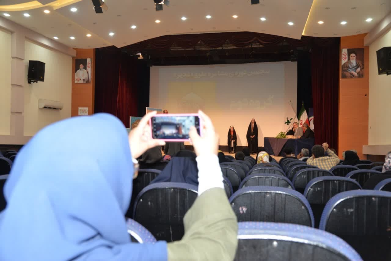 روزنامهنگاری که با «نیلبک» شاعر شد؛ چالش با مشاعره مشروط/ کاش یک ساعت شقایق میشدم روزنامهنگاری که با «نیلبک» شاعر شد؛ چالش با مشاعره مشروط/ کاش یک ساعت شقایق میشدم