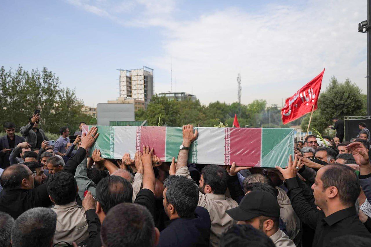 آئین تشییع و تدفین شهید گمنام در ساختمان مرکزی قوه قضائیه آئین تشییع و تدفین شهید گمنام در ساختمان مرکزی قوه قضائیه