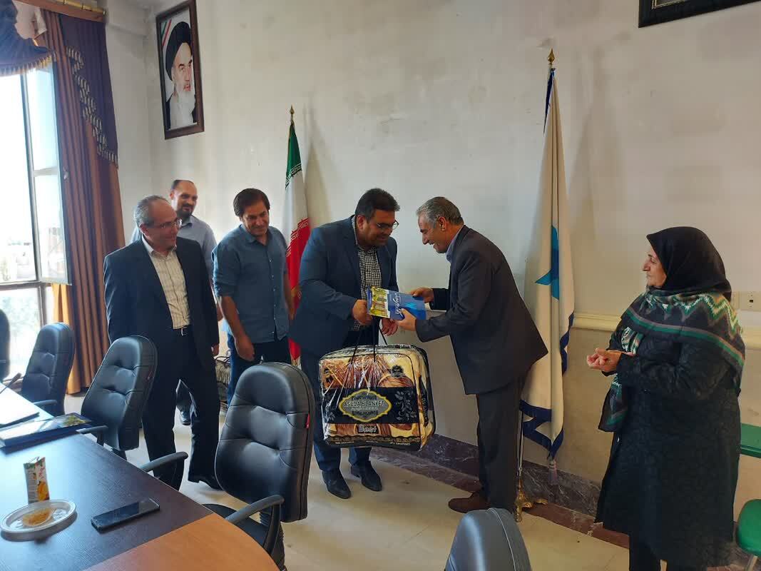 وجود رفاقت و همدلی بین دانشگاهیان مرهون تلاش کارکنان بازنشسته است وجود رفاقت و همدلی بین دانشگاهیان مرهون تلاش کارکنان بازنشسته است