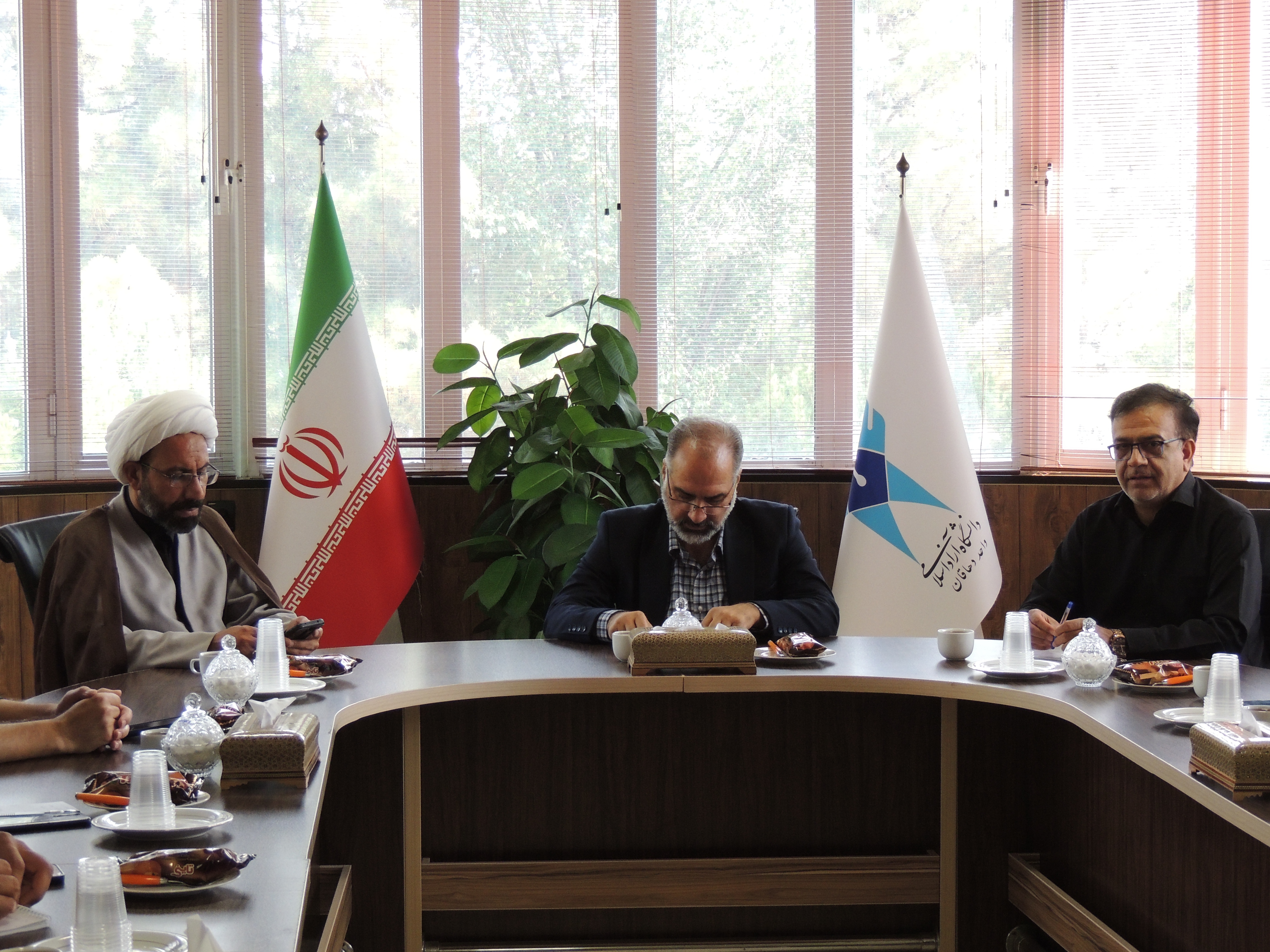 تأکید بر استفاده از اتاق فکر فرهنگی در دانشگاهها تأکید بر استفاده از اتاق فکر فرهنگی در دانشگاهها