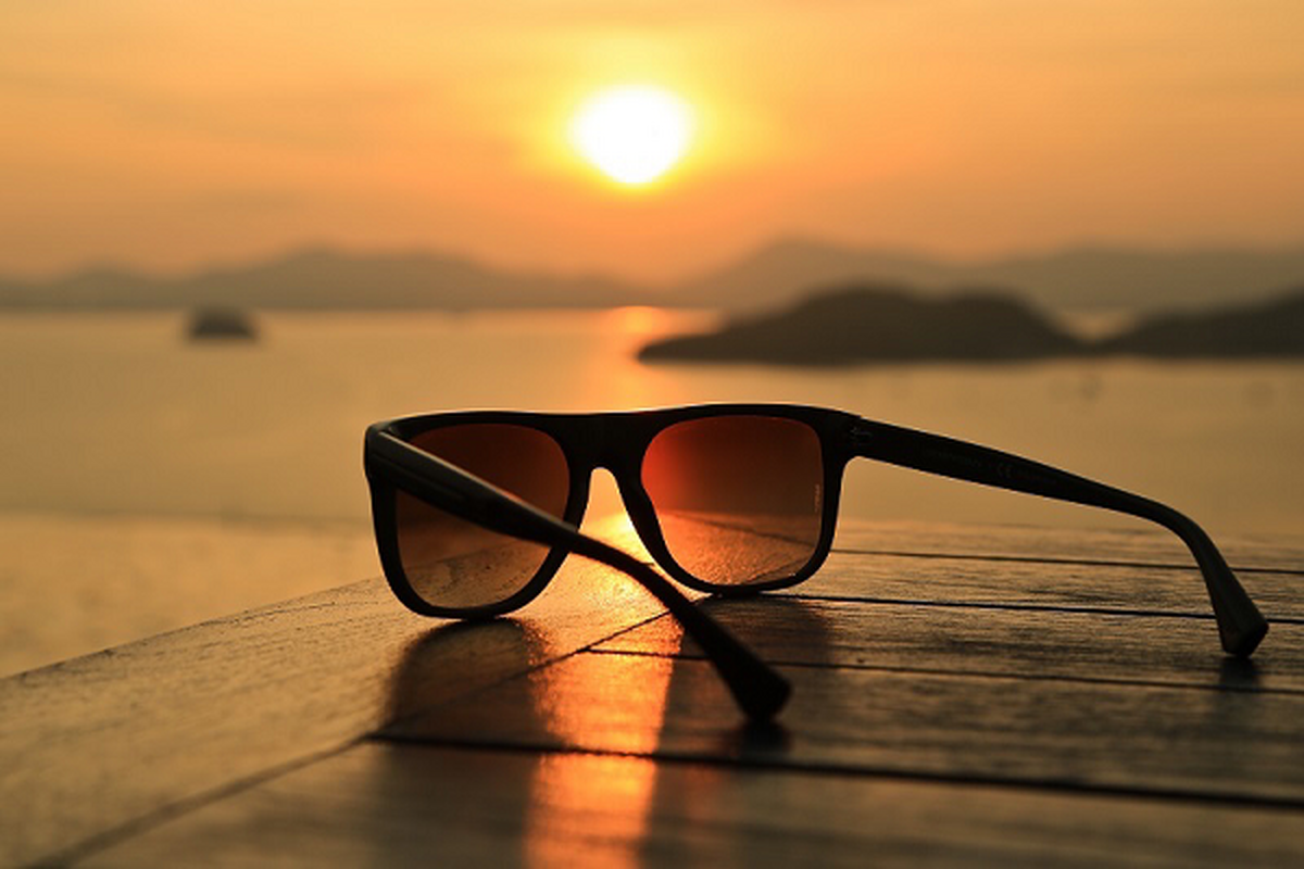 عوارض بلندمدت نور آفتاب بر روی چشم  ضرورت استفاده از عینک‌های محافظ فرابنفش