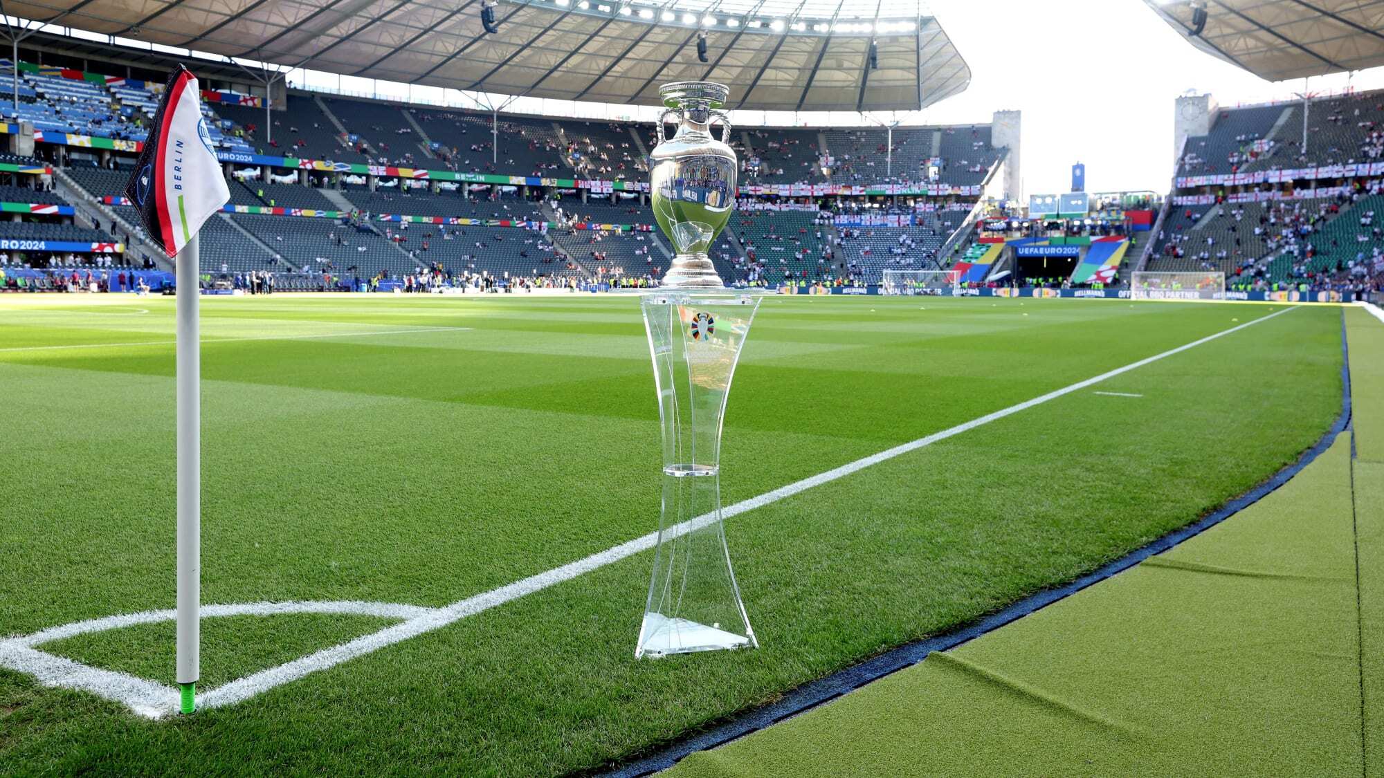 چرا درد و حسرت ۵۸ ساله انگلیس ادامه یافت و اسپانیا بر قله فوتبال اروپا ایستاد؟ چرا درد و حسرت ۵۸ ساله انگلیس ادامه یافت و اسپانیا بر قله فوتبال اروپا ایستاد؟