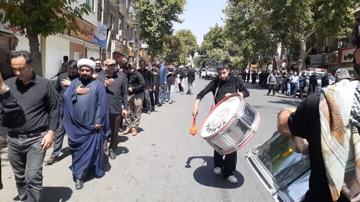 یک ایران غرق در سوگ سقای کربلا/ مردم برای یار وفادار حضرت سیدالشهدا(ع) به سر و سینه زدند یک ایران غرق در سوگ سقای کربلا/ مردم برای یار وفادار حضرت سیدالشهدا(ع) به سر و سینه زدند