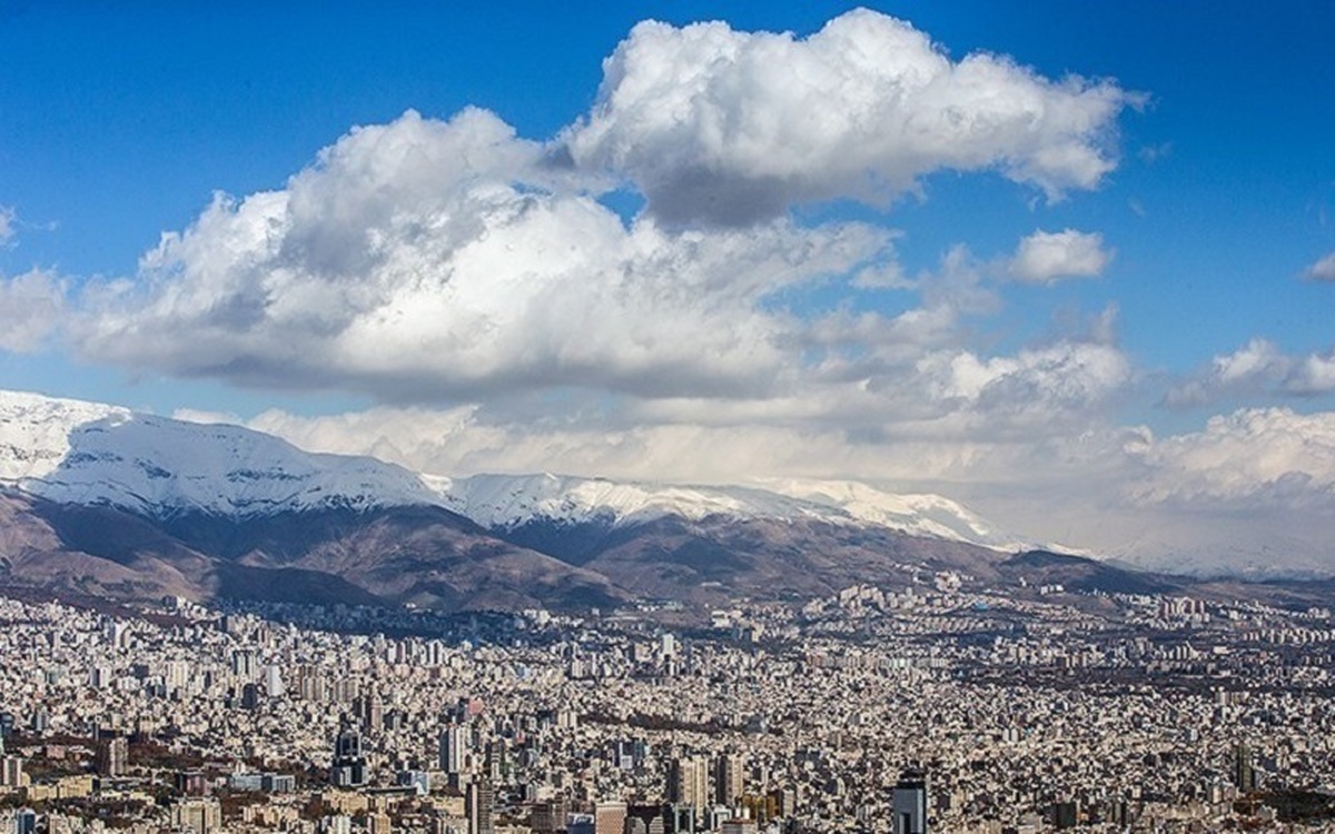 آسمان تهران فردا صاف تا قسمتی ابری با حداکثر دمای ۳۸ درجه